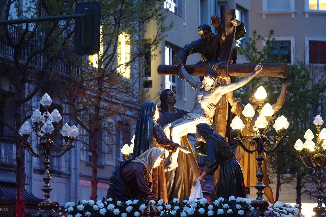 La noche concluirá con un vía crucis general de penitencia en la capital a las 00:15 horas con salida desde la iglesia de San Francisco