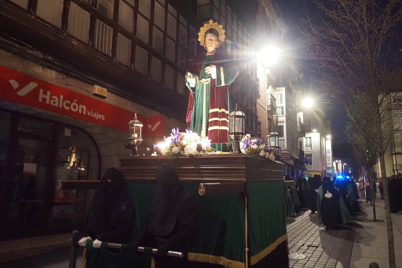 Todavía era de noche cuando comenzó la procesión de La Soledad, a las siete de la mañana.