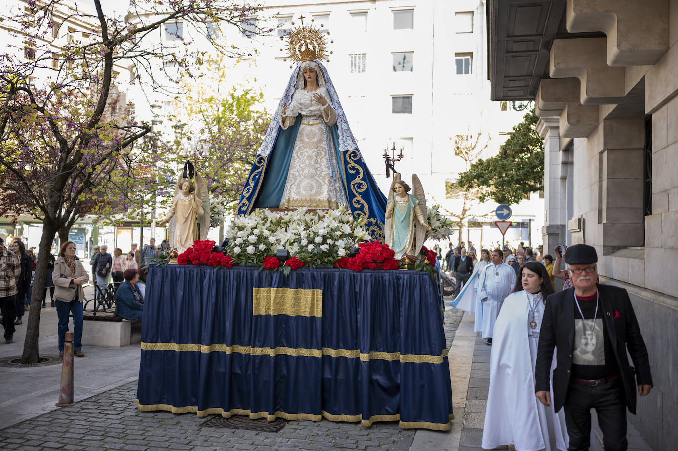 La 'Virgen Inmaculada Gloriosa' se aproxima a la Catedral.