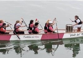 Barco Dragon Boat de Cantabria en Rosa.