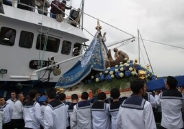 El embarque de la imagen de la Virgen es uno de los momentos estelares de la fiesta.