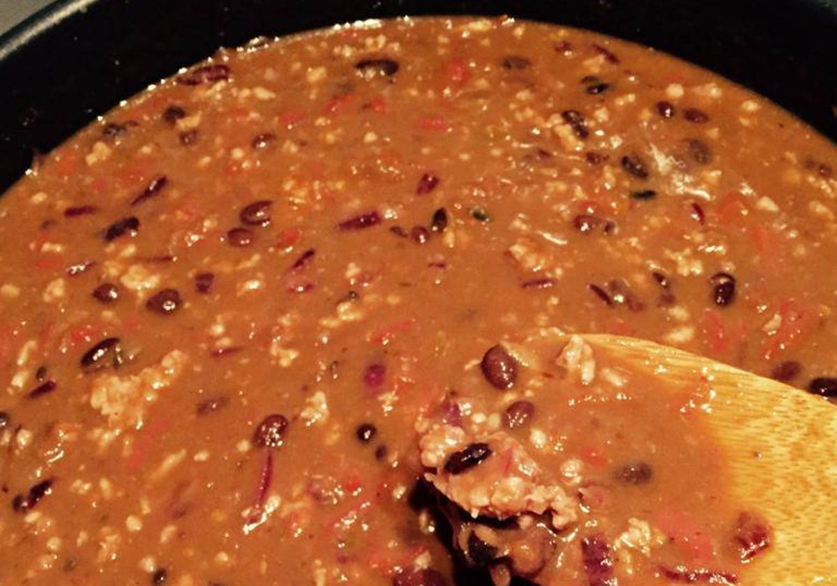 Chili con carne y con caricos, receta de Ricardo Ezcurdia.