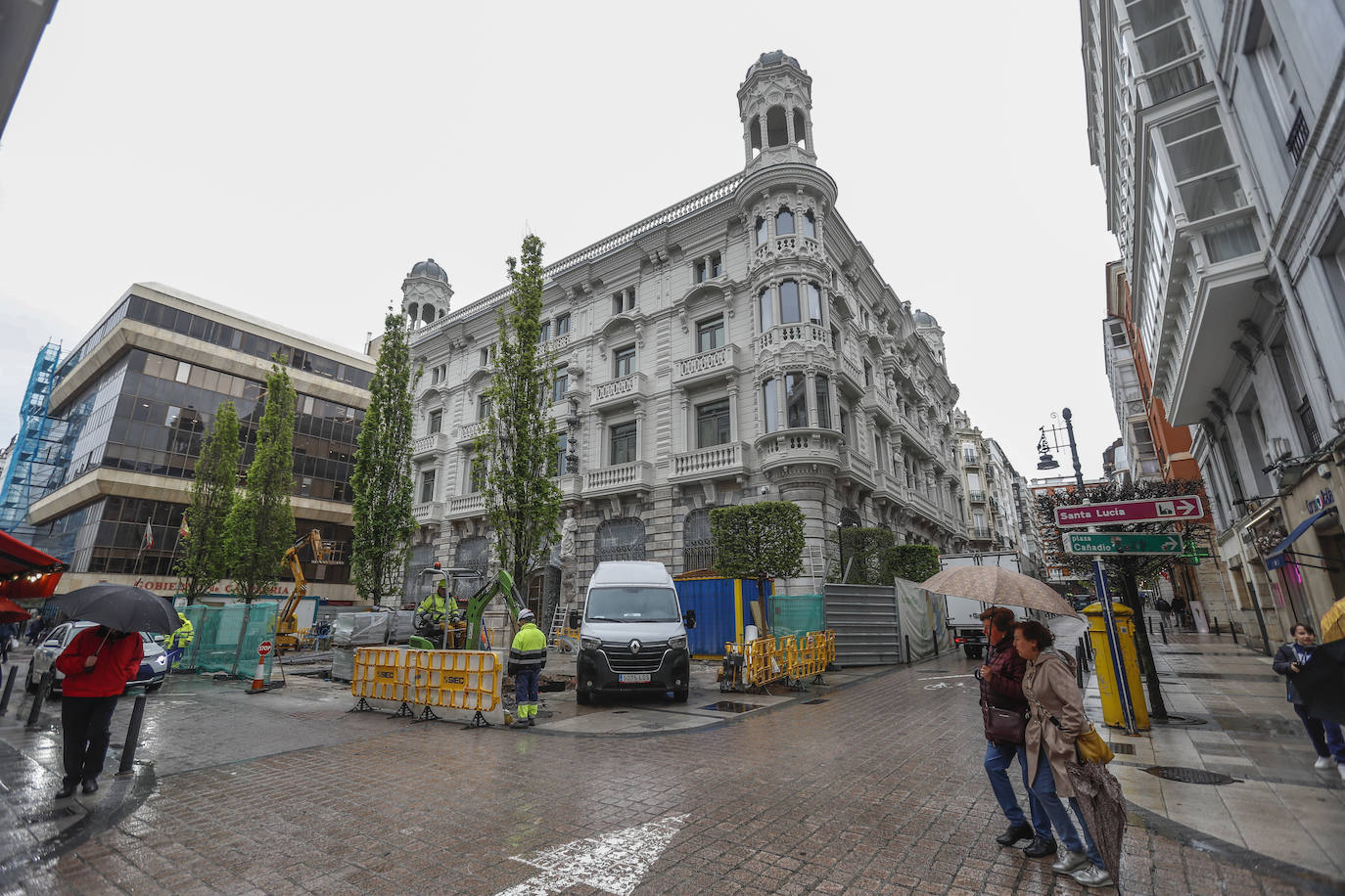 Vista general de las obras en el entorno del antiguo edificio del Mercantil y Banesto