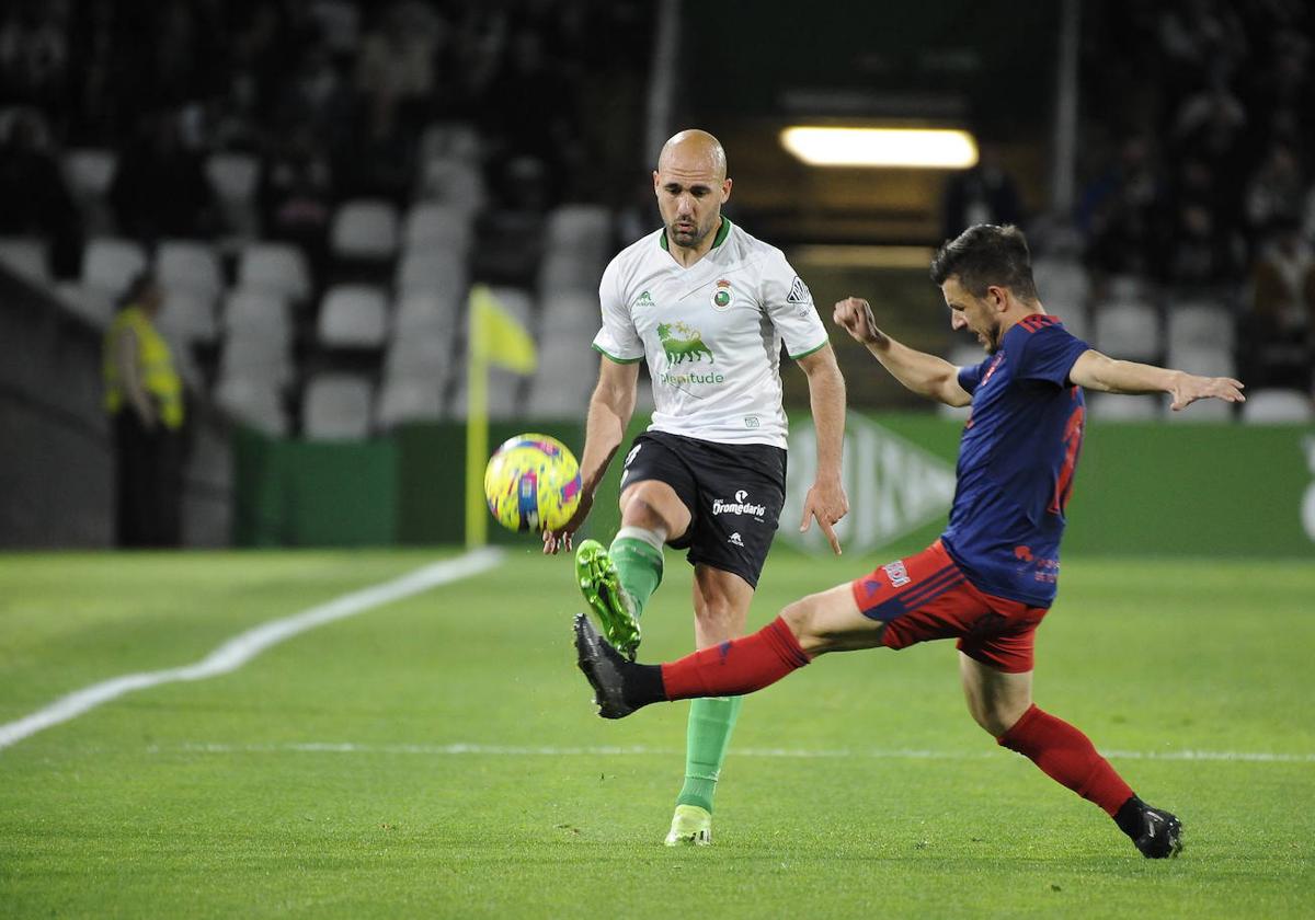 Unai Medina, durente al partido ante el Albacete.