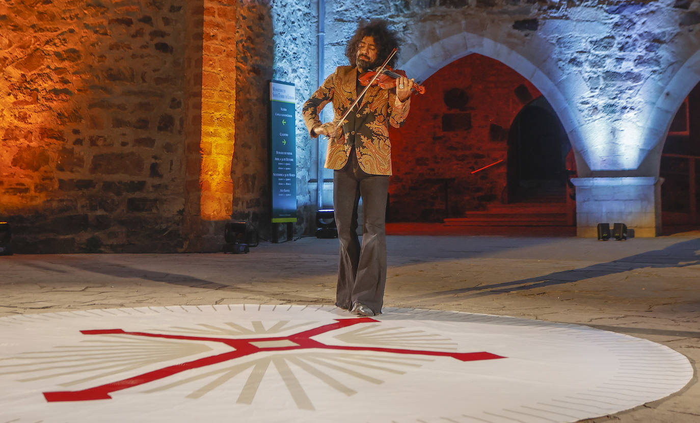 Malikian en uno de los solos que interpretó por el camino