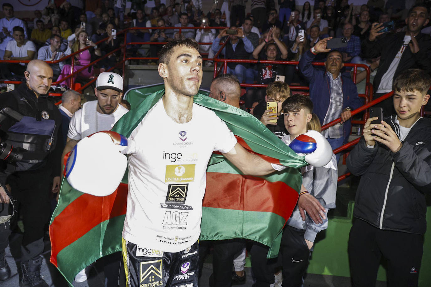 'El Niño' reaparecía en un ring y lo hacía en un Vicente Trueba entregado.