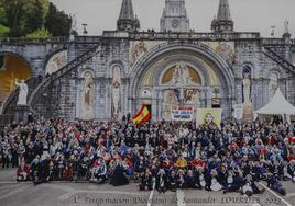 Grupo de cántabros que han viajado este año a Lourdes en el cincuenta aniversario de la peregrinación.