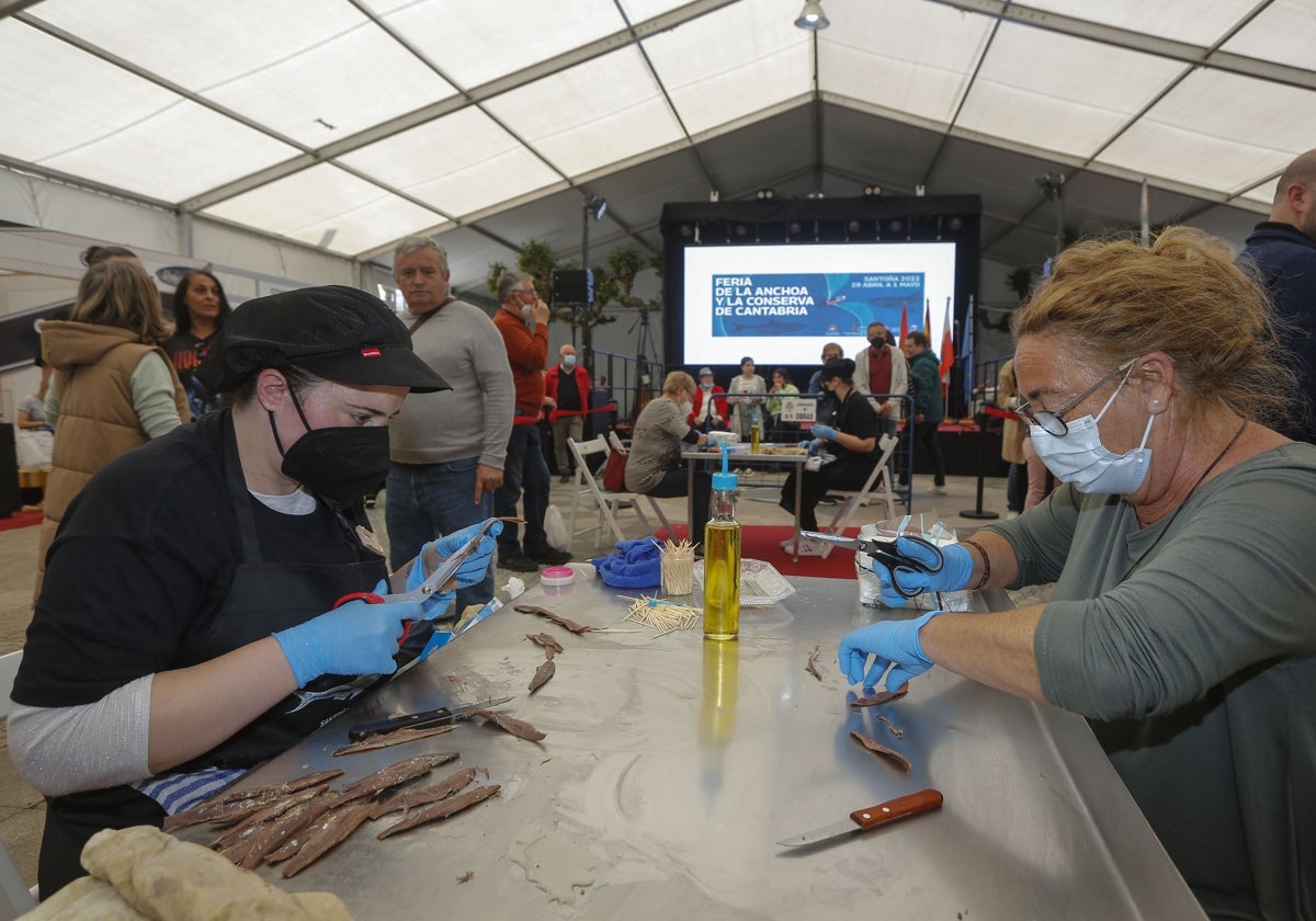 Taller de elaboración de la anchoa en la feria el pasado año.