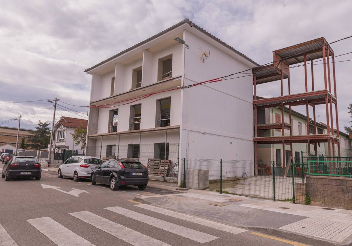 La antigua Casa de los Maestros de Sierrapando sigue sin transformarse en un centro cívico.