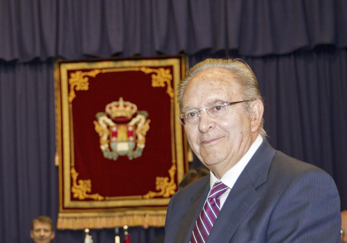 Los filósofos cántabros nombran Socio de Honor a Pedro Cerezo por sus estudios
