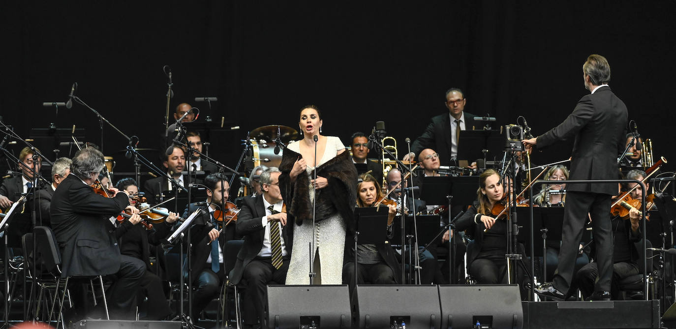 Sabina Puértolas tomó el testigo del tenor catalán.