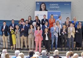 Foto de familia en el auditorium 'Los Carabelas' en los Jardines de San Roque.