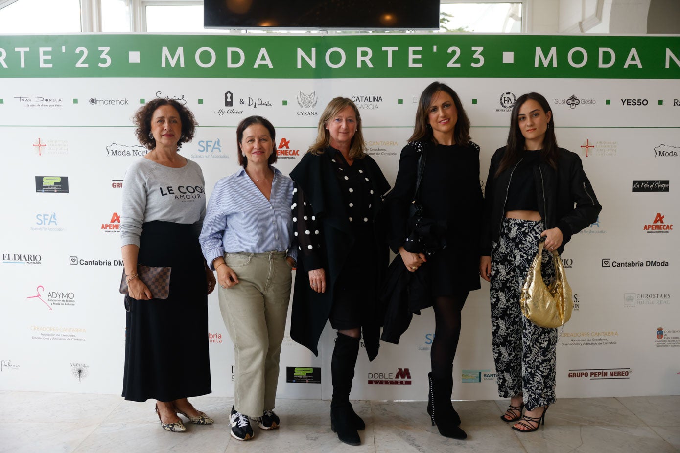 Ana González Castañera, Mila González Castañera, María José Guerbo, Silvia Pérez, María Casado.