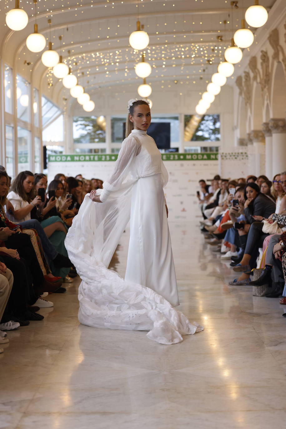 María Fernánda Pardo con un vestido de novia de Lucía Incera.