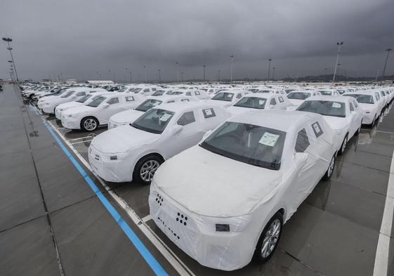 Tráfico de automóviles en los muelles del Puerto de Santander, el mejor de España según la industria del sector.