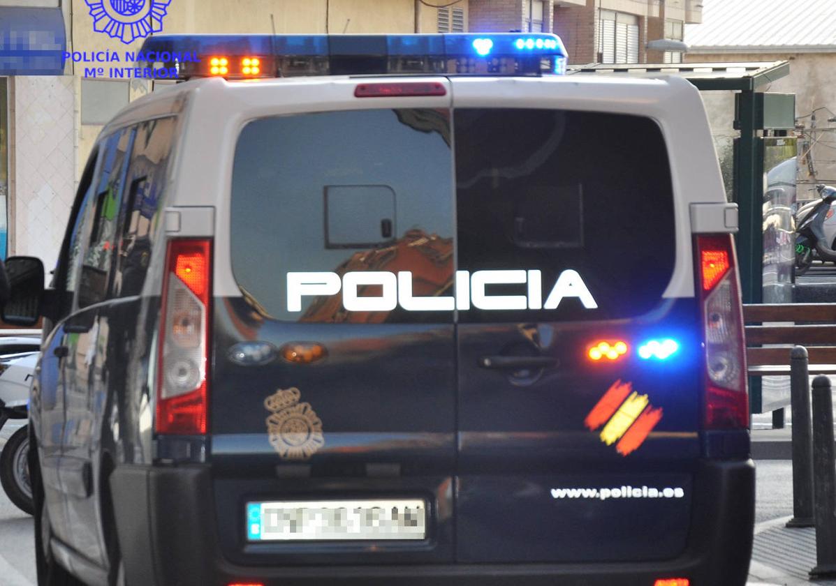 Un chico de 18 años, detenido por robar con gran violencia a un hombre a la salida de un bar de Santander