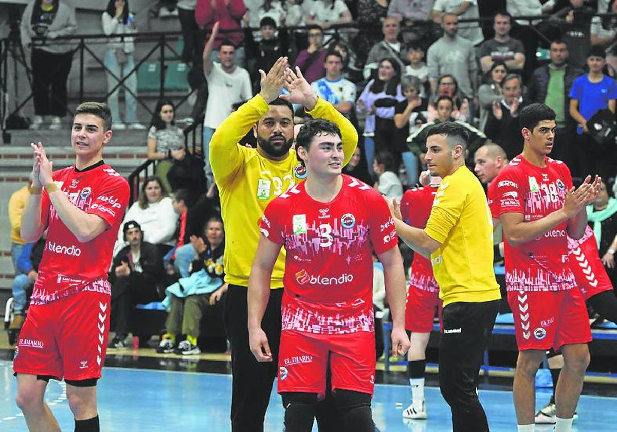 Monzón, Aly, Gus Alonso, Isra Marín y Leo celebran el empate