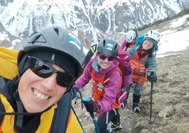 Sonia Saiz, en los Alpes, junto a otras mujeres finalistas del reto Pelayo.