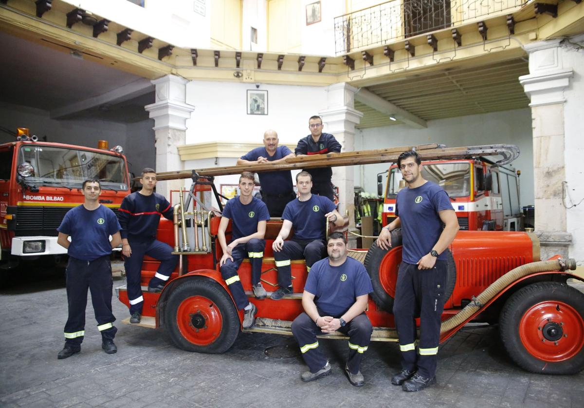 Bomberos voluntarios durante la celebración de su 125 aniversario.