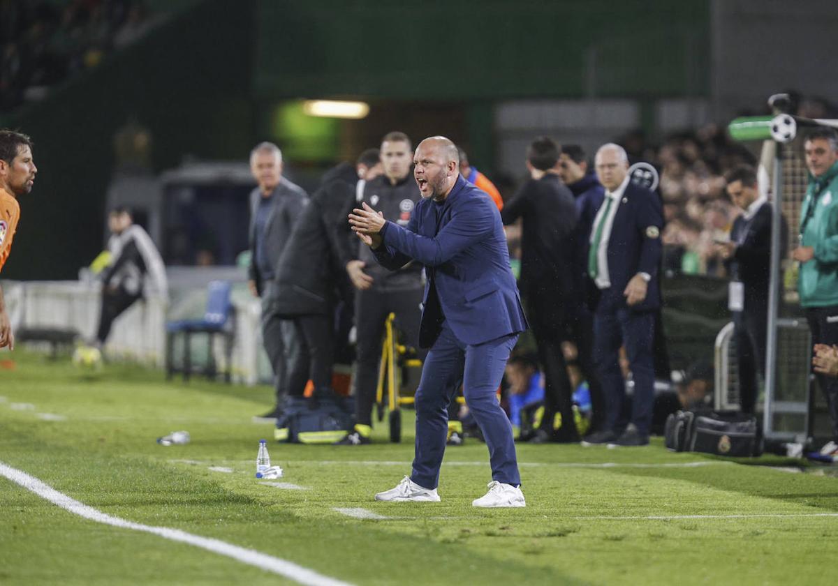 José Alberto López, durante el partido.