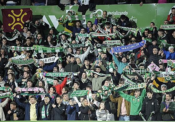 Aficionados del Racing en uno de los últimos partidos en los Campos de Sport.
