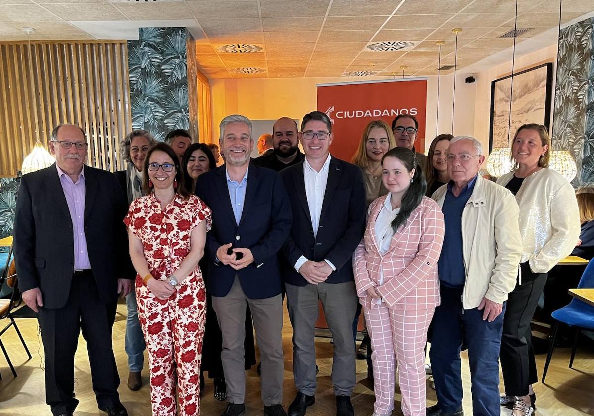 Foto de familia de la candidatura de Ciudadanos al Ayuntamiento de Santander.