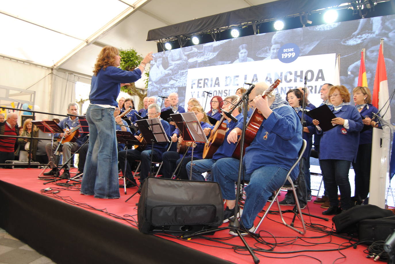 Los Amigos de la Canción han puesto la banda sonora a la última jornada de la Feria.