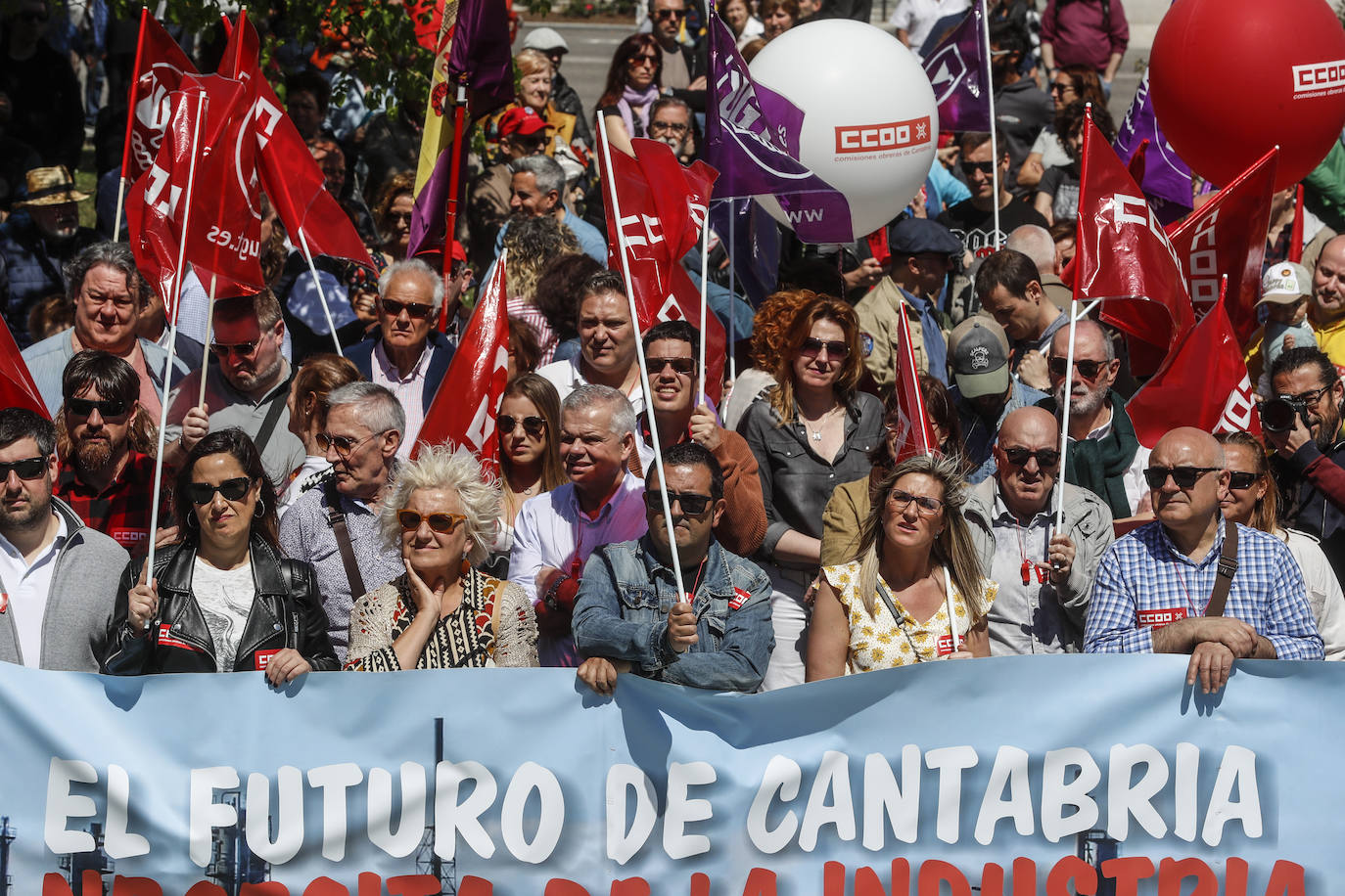 Los trabajadores han realizado el recorrido en apenas una hora, Al filo de la una del mediodía han comenzado los discursos de los líderes CC OO y UGT, Rosa Mantecón y Mariano Carmona, respectivamente. 