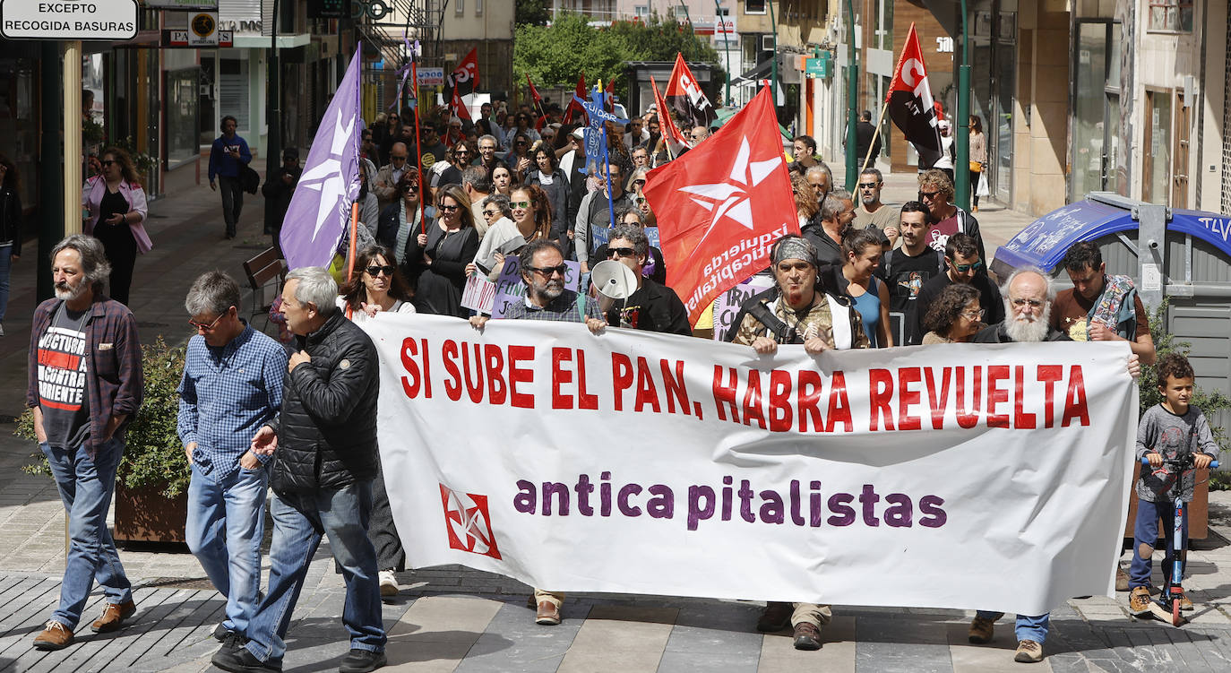 La marcha fue convocada por los sindicatos STEC, SF, SCAT y SU.