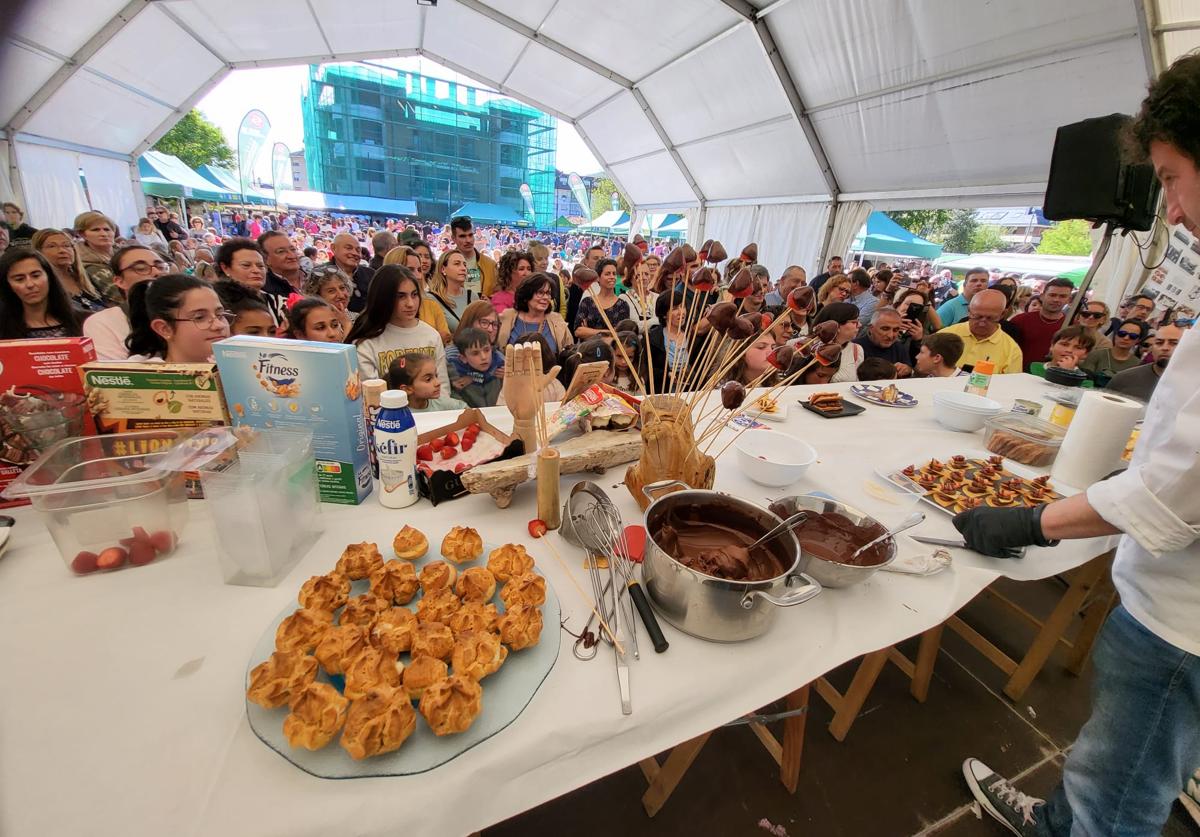 Santa María de Cayón celebra su I Feria del Chocolate