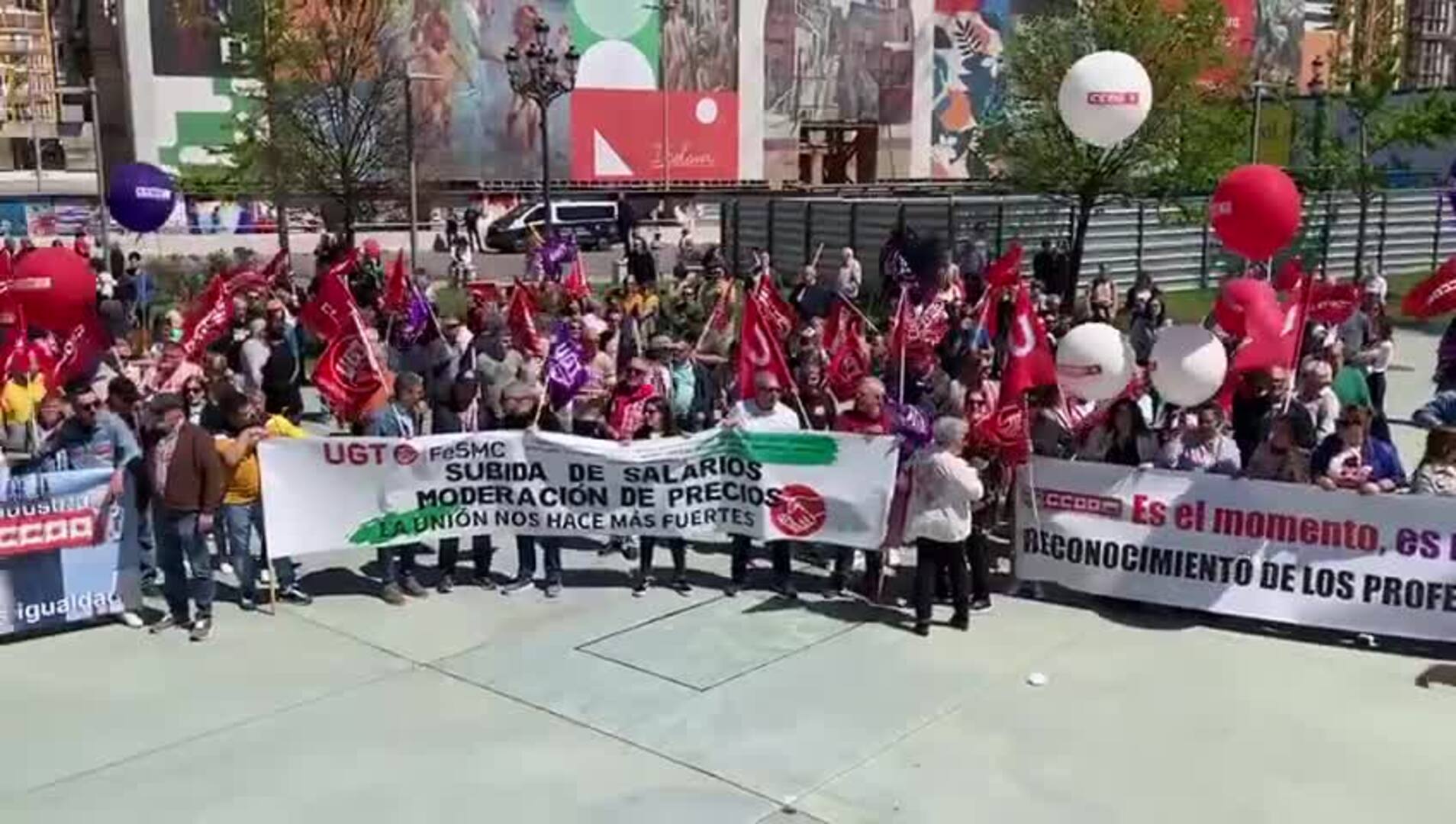 Los trabajadores van llegando poco a poco a los Jardines de Pereda