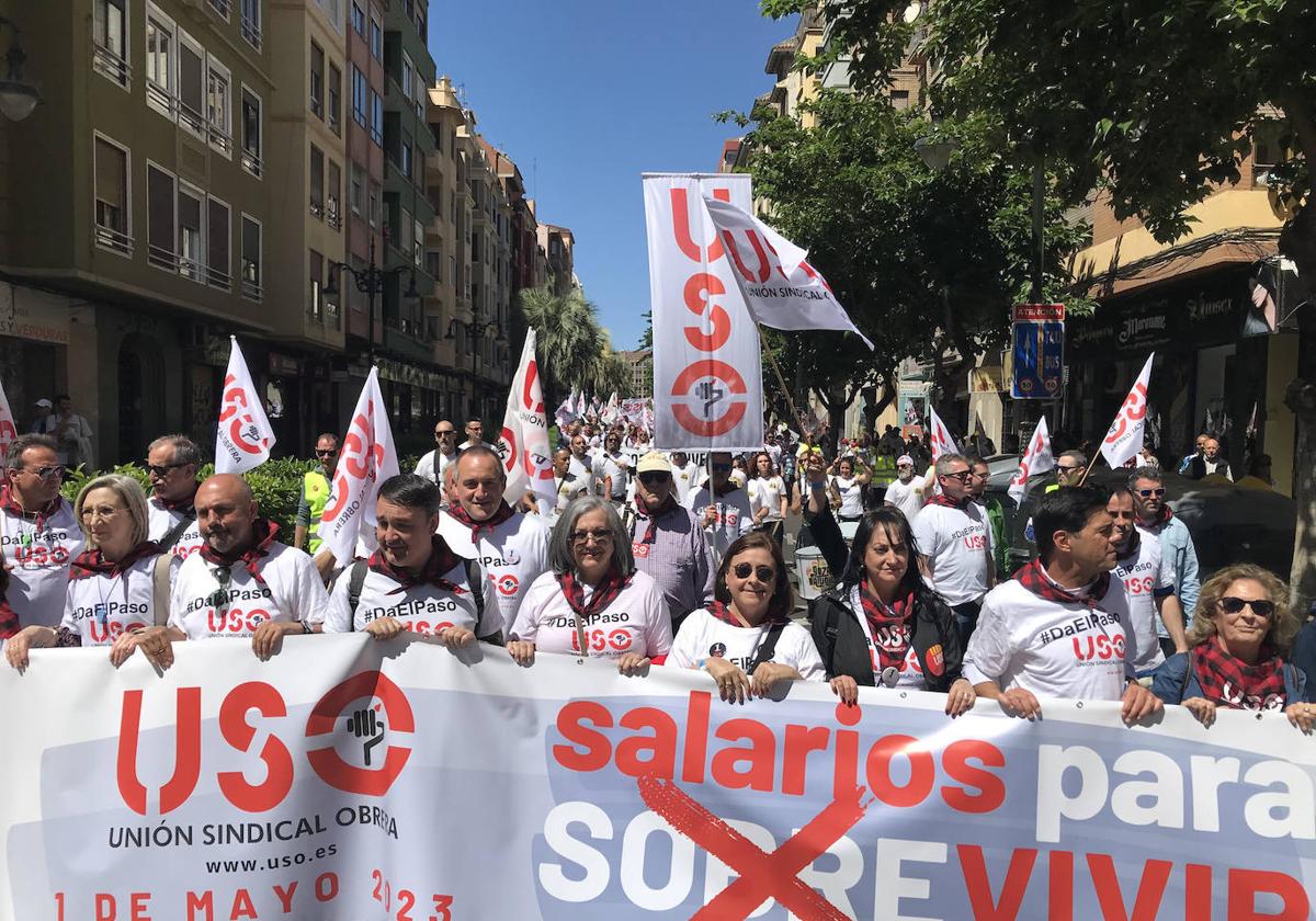 La líder de USO en Cantabria, Mercedes Martínez (cuarta por la derecha).