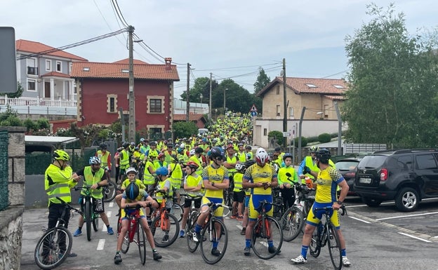 Participantes en el Día de la Bici de Bezana en mayo de 2022.