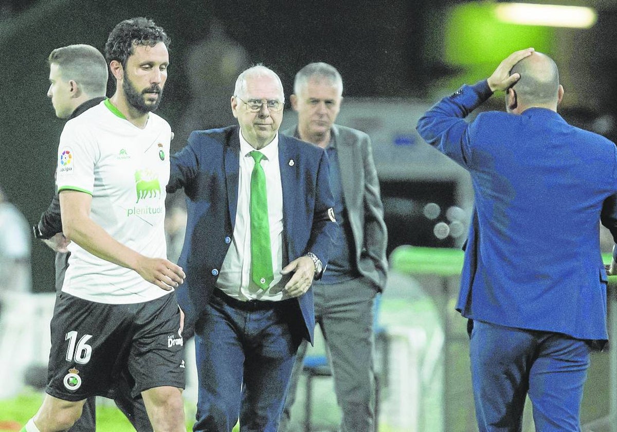 Germán se retira lesionado en el partido del pasado viernes ante el Ibiza en El Sardinero.