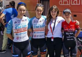 Lucía Ruiz, Laura Ruiz, Cristina San Emeterio y Andrea Velasco, en Orihuela, lugar de salida de la segunda etapa de la Vuelta a España.