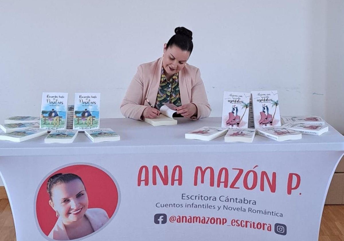 Ana Mazón durante la presentación de su novela en Galizano.