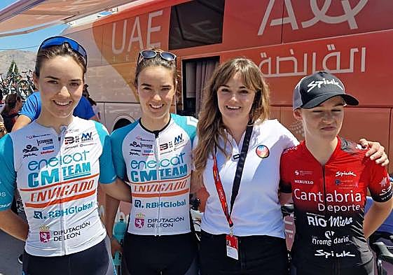 Las hermanas Laura y Lucía Ruiz, Cristina San Emeterio (directora del UAE) y Andrea Velasco.