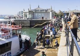 El paro descendió en el mes de abril en Cantabria, sobre todo en el sector servicios.