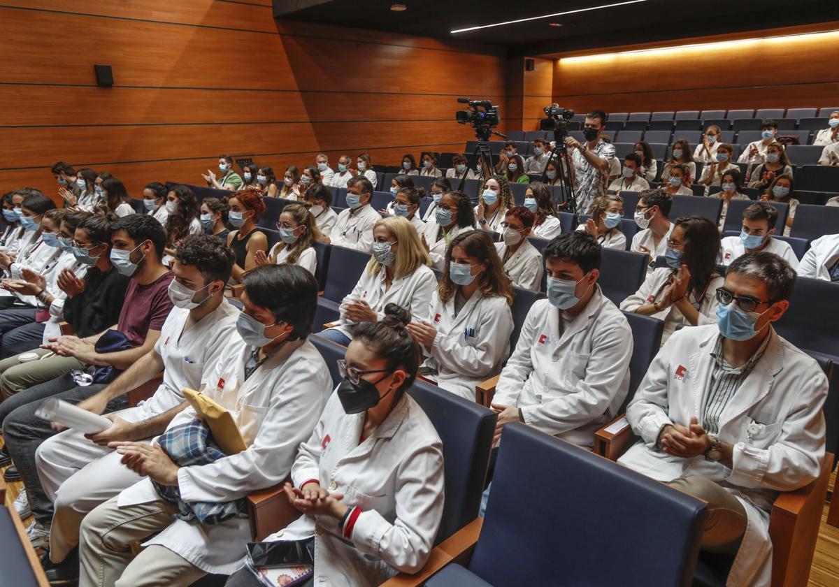 Acto de recepción de los nuevos MIR que comienzan su formación especializada en el Hospital Valdecilla de Santander.