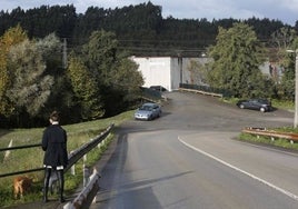 Matadero comarcal de Torrelavega, desde el puente sobre las vías.