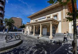 Estación de FEVE en el centro urbano de Torrelavega, en la avenida Menéndez Pelayo.