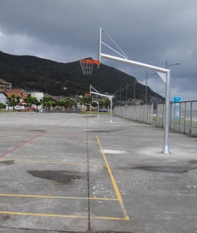 Imagen secundaria 2 - Las nuevas pistas de skate park del Pasaje y la renovación de la pista del Secadero donde se han colocado nuevas canastas.