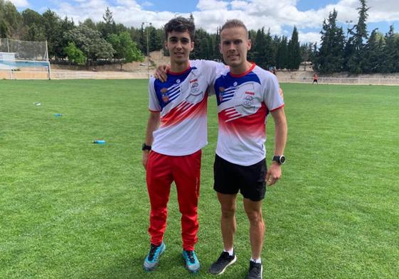 Marcos Villamuera y Jorge Arobes lucen la camiseta de Cantabria.