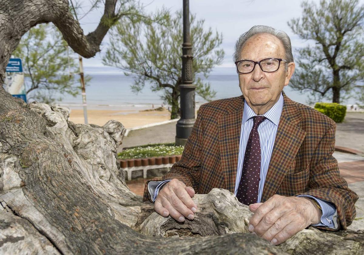 Pedro Cerezo en Santander, donde fue premiado por la Asociación de Historiadores de Filosofía Española.