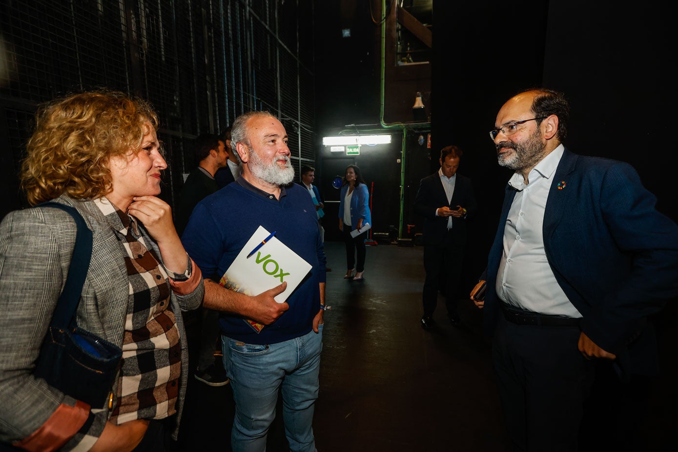 Patricia Portilla, Roberto García Corona y José Luis Urraca, antes del inicio del debate.