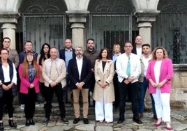 La candidatura que Vox presenta en Cayón, encabezada por el ingeniero José María Prieto.