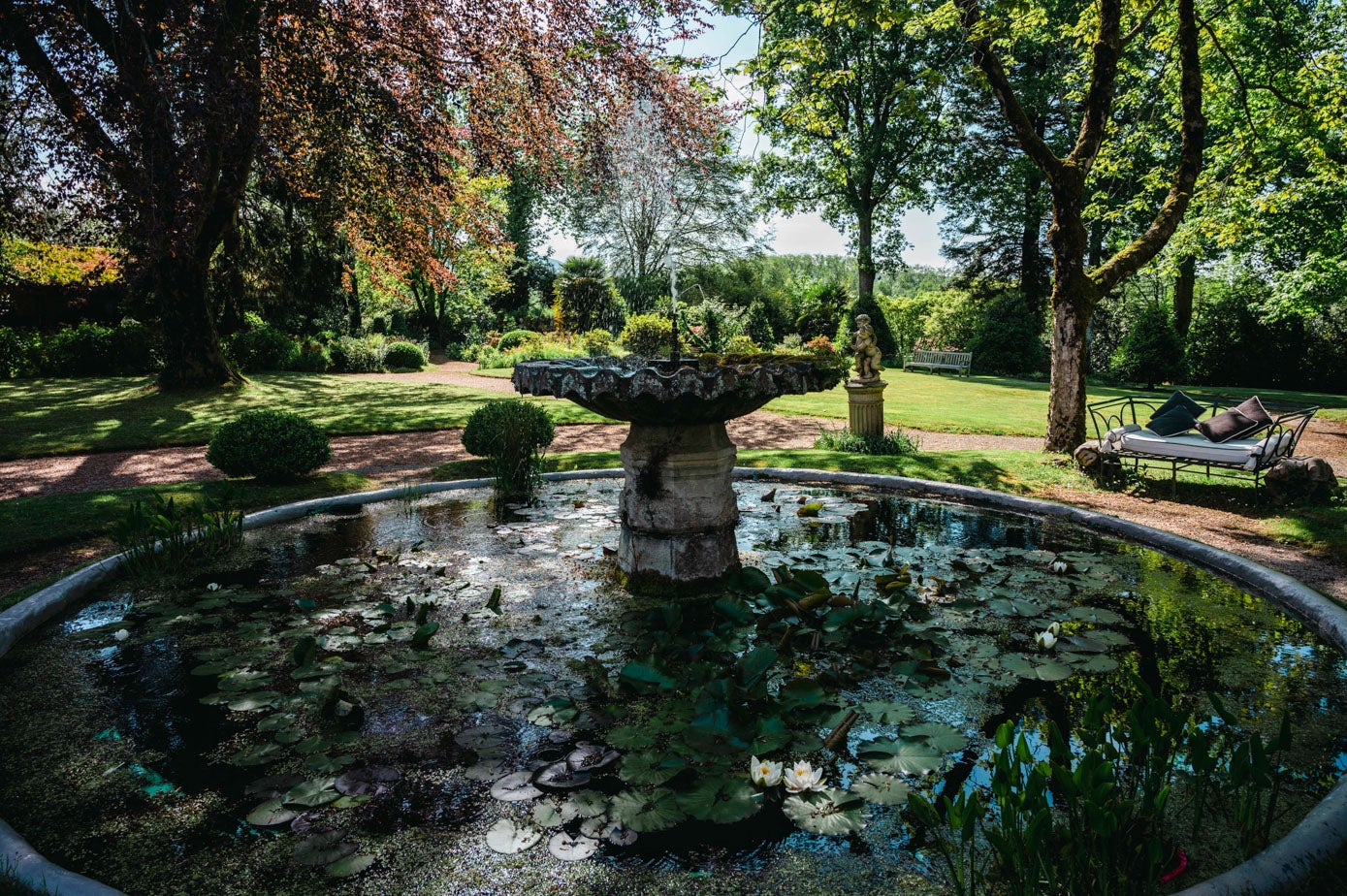 Fuente principal del jardín.