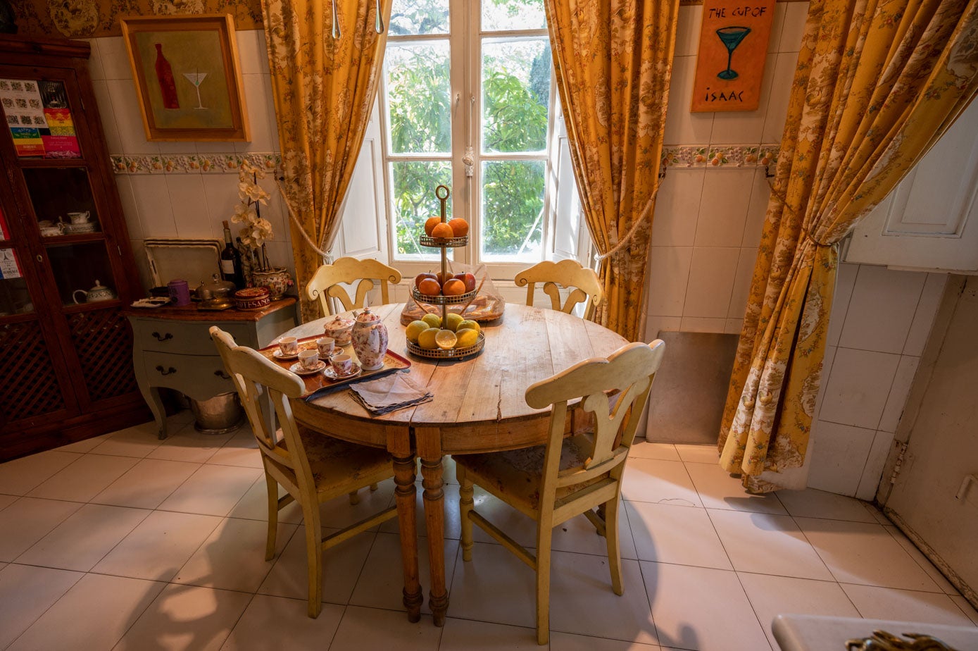 Mesa de desayuno de la cocina.