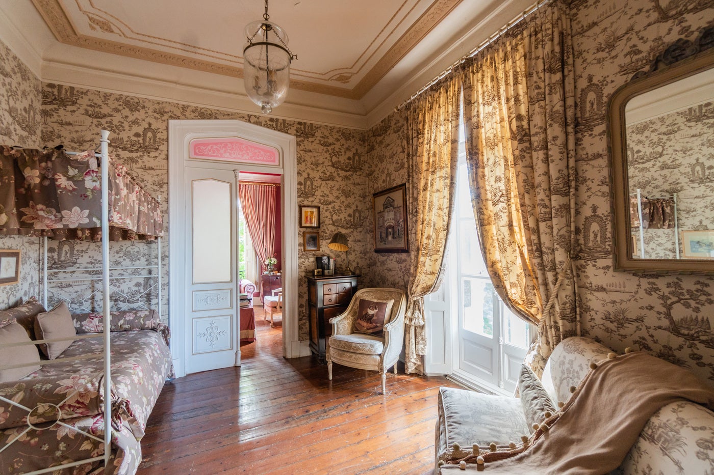 Una de las habitaciones con telas de toile de Jouy.