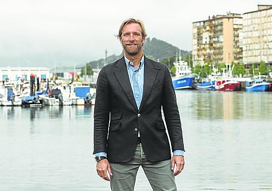 Felipe Piña eligió fotografiarse en el Barrio Pesquero y Marqués de la Hermida porque cree que la ciudad está en deuda con esta zona.